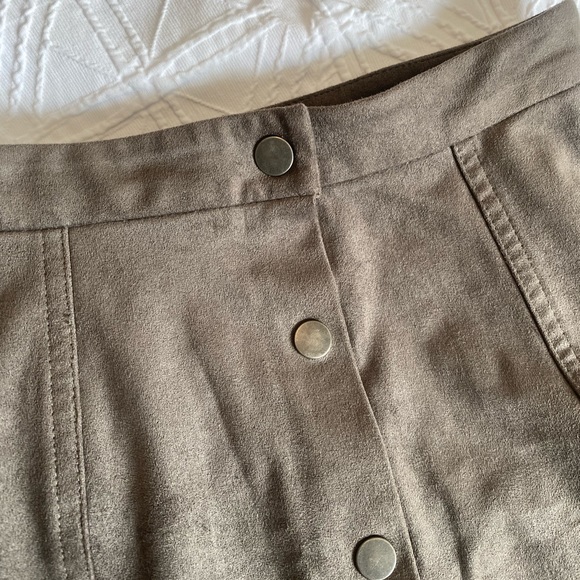 Wilfred Free Faux Suede Button Up Skirt - Picture 2 of 6
